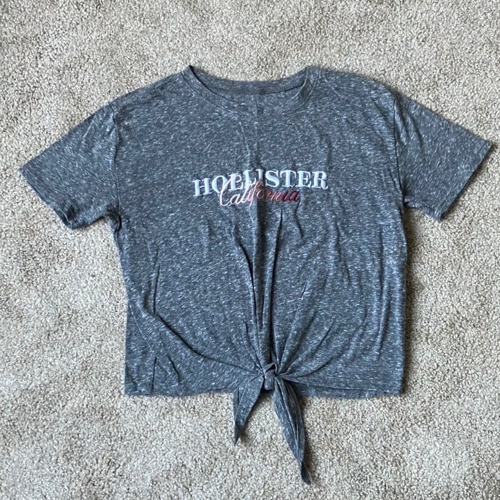 Grey Hollister cropped tee